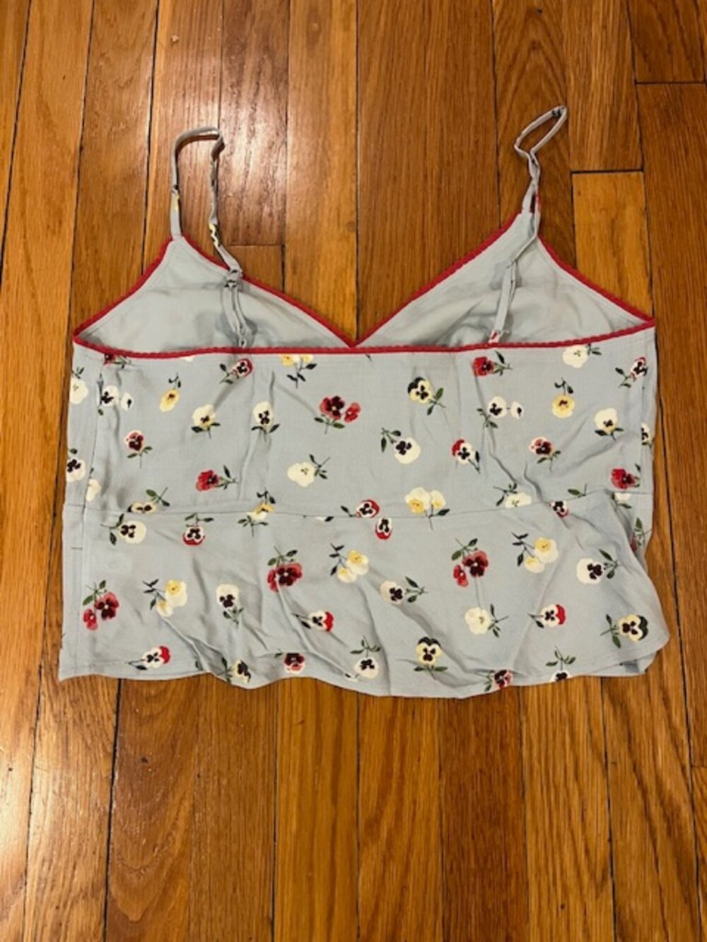 Gap x DÔEN Floral Cropped Cami Tank | Blue Pansy Print Red Trim | Size M | NWT - Picture 2 of 7